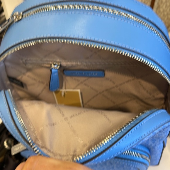 Michael Kors Jaycee Medium Signature Logo Backpack
South Pacific
NWT - Picture 6 of 16